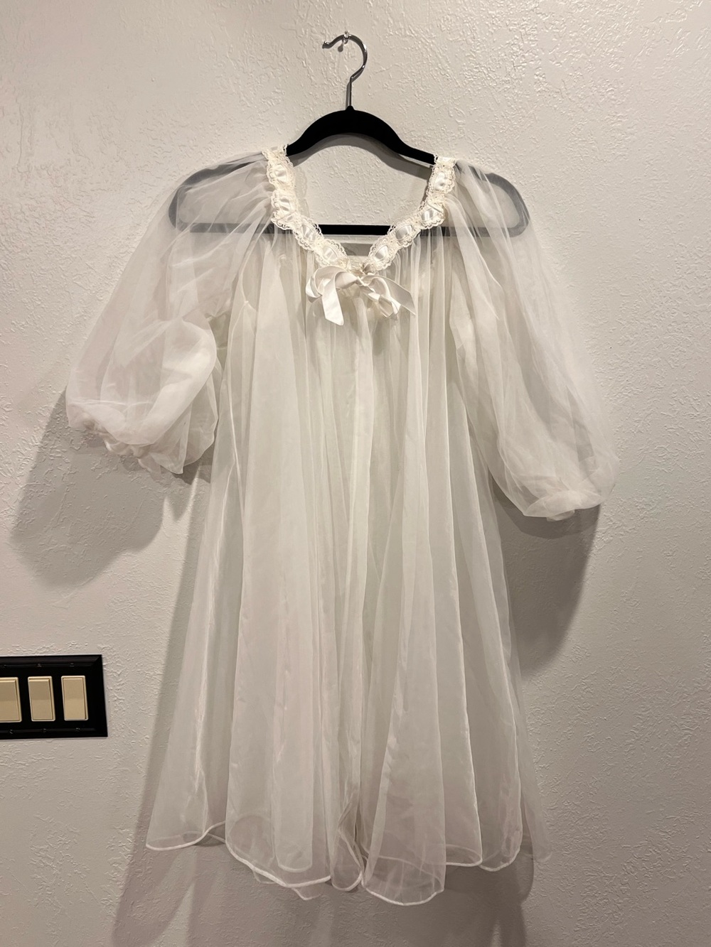 Vintage Lisette White Nightgown Robe Peignoir Floral Lace